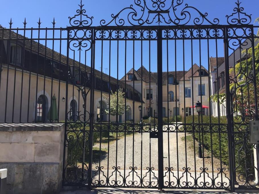 Bel Appart Au Bord De L'Eau Proche Gare Avec Wifi Auxerre Exterior photo